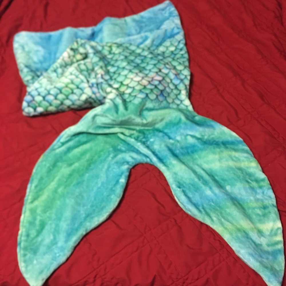 Comfy Tails Mermaid Tail Throw Blanket